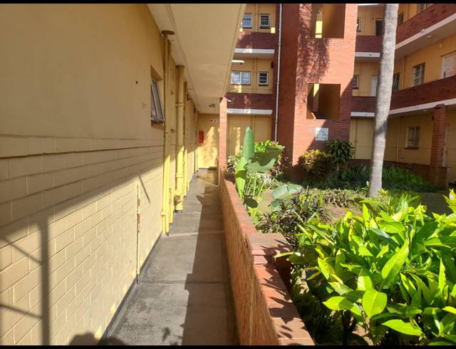 2 BEDROOM FLAT RENTED IN ESSENWOOD